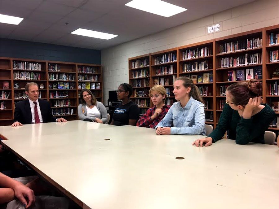 Students discuss positive encouragement with Secretary of State.