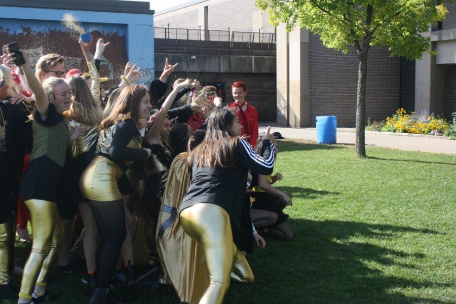 South seniors come together to take pictures of their black and gold attire. Although the name was changed to Neon Day due to seniors hazing freshmen, South students have continued getting dressed up as their grades color for the day.